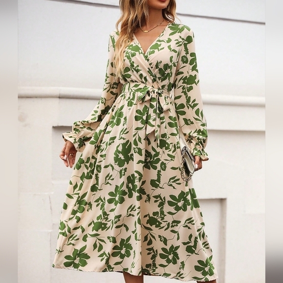 Floral Print Flare Sleeve Belted Dress - Picture 2 of 5